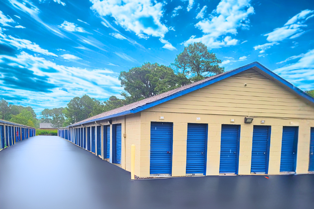 Secure storage facility Newport NC 28570 drive-up access